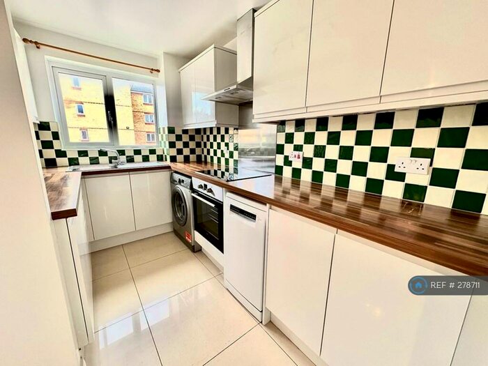 2 Bedroom Flat To Rent In Henderson Court, London, SE14