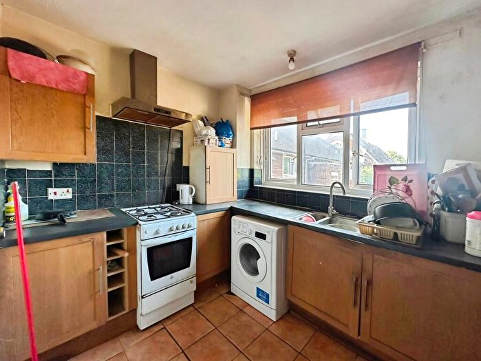 3 Bedroom Apartment For Sale In Wren Close, London, E16
