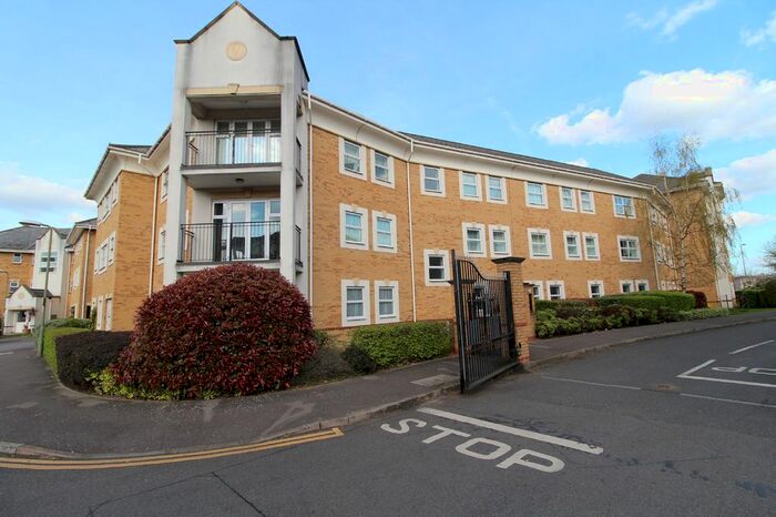 2 Bedroom Flat To Rent In International Way, Sunbury-On-Thames, TW16