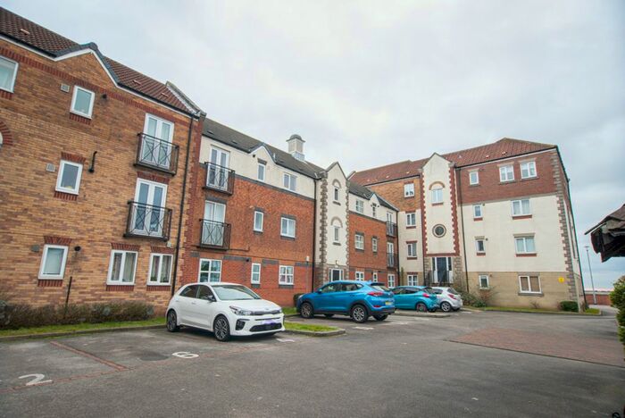 2 Bedroom Flat To Rent In Axholme Court, Hull, HU9