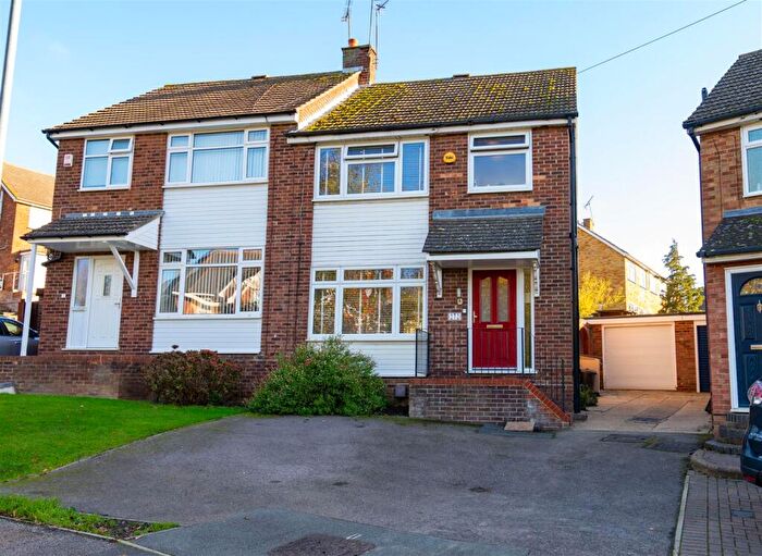 3 Bedroom Semi-Detached House For Sale In Outwood Common Road, Billericay, CM11