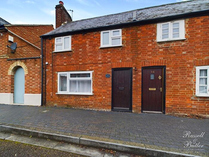 2 Bedroom Cottage To Rent In North End Square, Buckingham, MK18