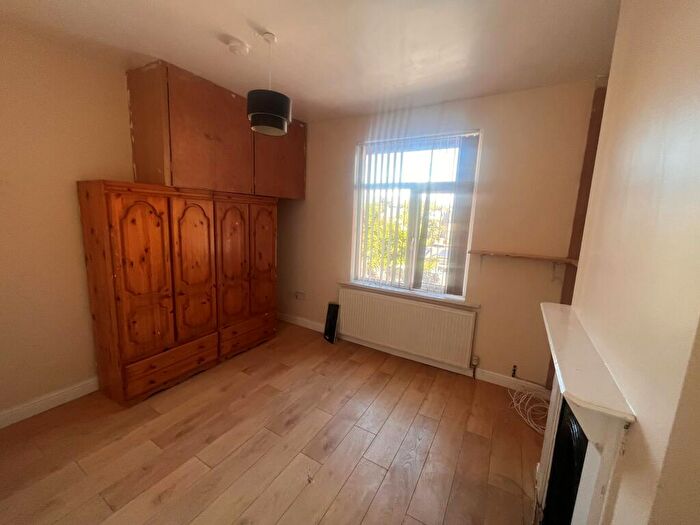 2 Bedroom House To Rent In Oakwood Road, Smethwick, B67