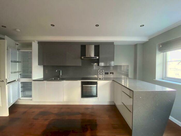 2 Bedroom Apartment To Rent In Buckingham Gardens, Slough, SL1