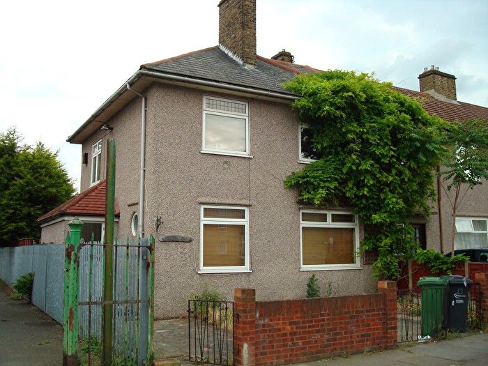 3 Bedroom End Of Terrace House To Rent In Gainsborough Road, Dagenham, RM8
