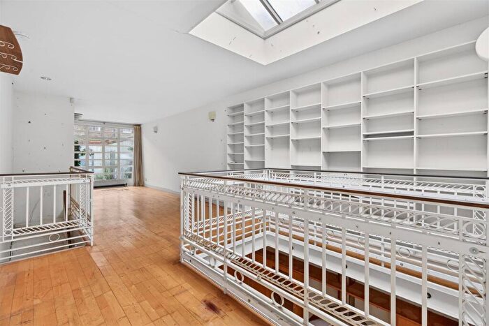 2 Bedroom House For Sale In Danbury Street, Angel, N1