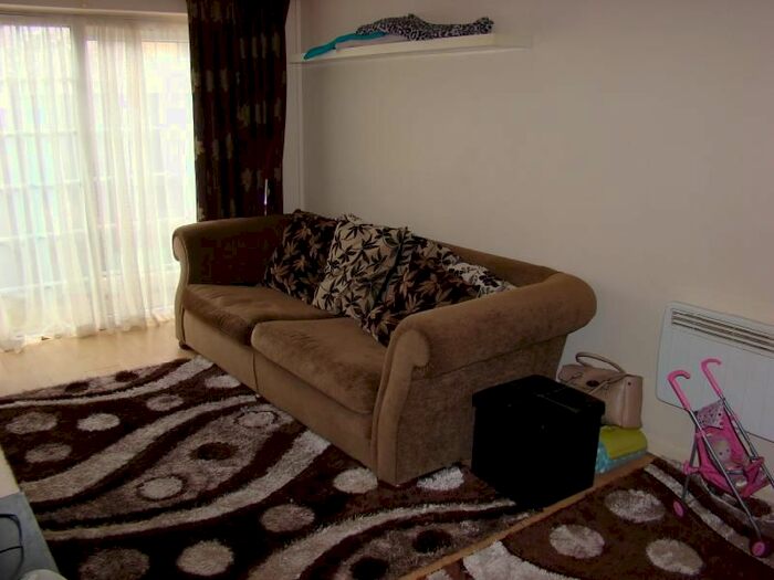 2 Bedroom Maisonette To Rent In Fairey Avenue, Hayes, Middlesex, UB3