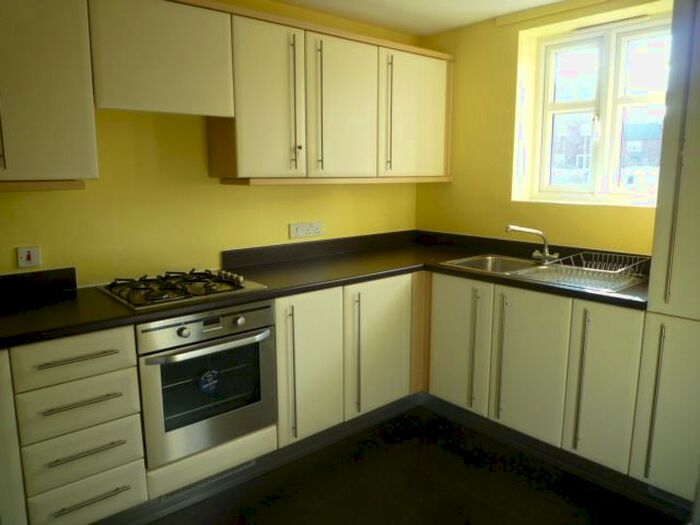 4 Bedroom Town House To Rent In Broughton Court, Aylestone, Leicester, LE2