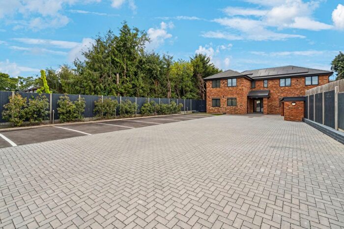 2 Bedroom Flat For Sale In Laurels Road, Iver, Buckinghamshire, SL0