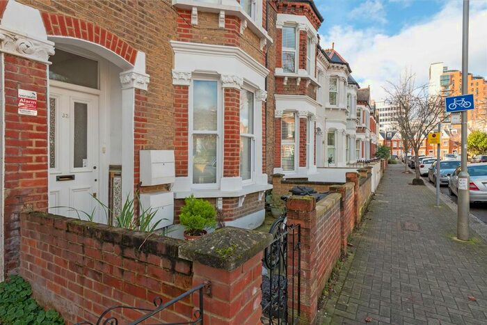2 Bedroom Flat To Rent In Deodar Road, London, SW15