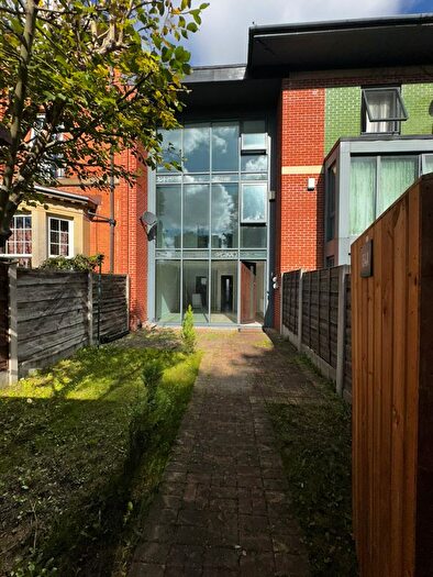 4 Bedroom Town House To Rent In Bury Old Road, Salford, M7