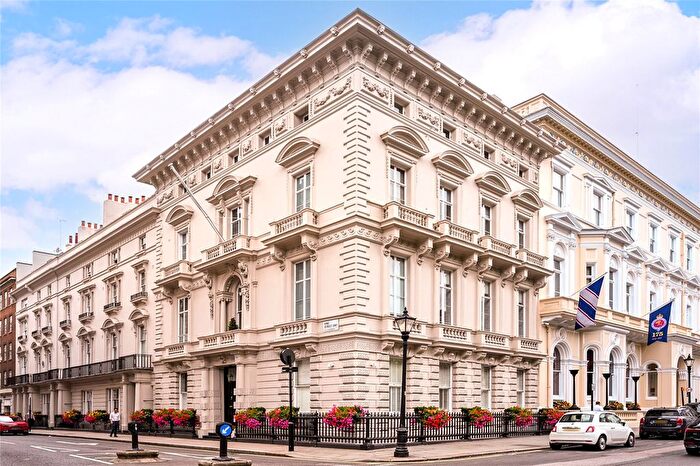 3 Bedroom Flat To Rent In King Street, Mayfair, London, SW1Y