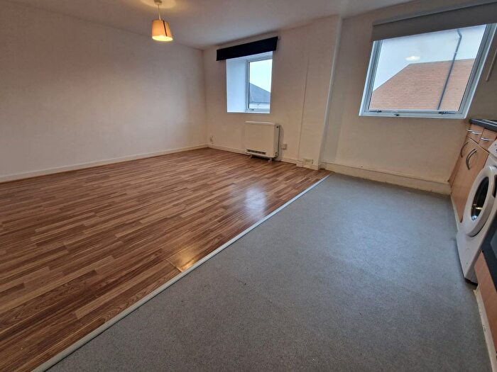 3 Bedroom Flat To Rent In Milliners Court, Milliners Way, Luton, Bedfordshire, LU3