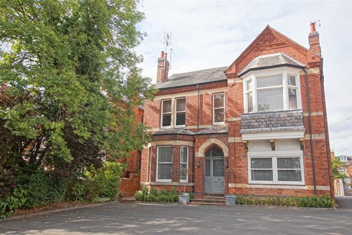 2 Bedroom Flat To Rent In Warwick New Road, Leamington Spa, Warwickshire, CV32