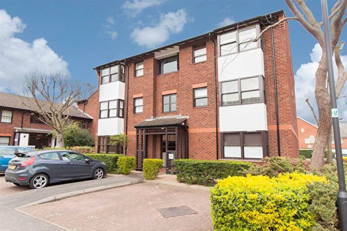 1 Bedroom Flat To Rent In Holley Road, London, W3