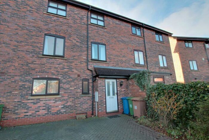 3 Bedroom Town House To Rent In Gillyon Close, Beverley, HU17