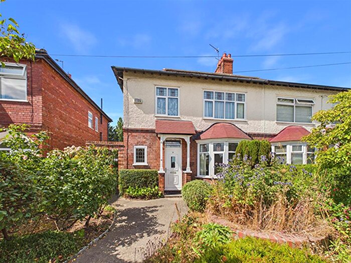 3 Bedroom Semi-Detached House For Sale In Beverley Road, Hessle, HU13