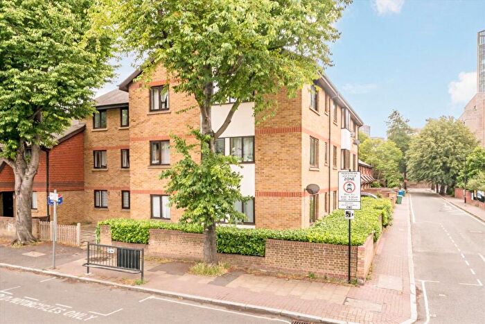 2 Bedroom Flat To Rent In Albion Street, Canada Water, SE16