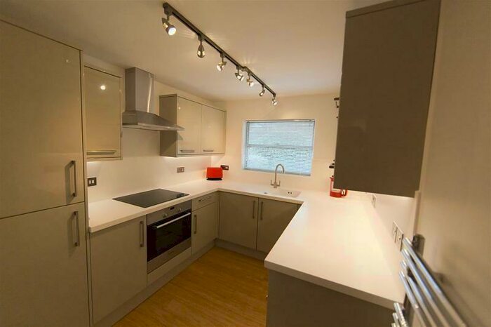 2 Bedroom Flat To Rent In Hockley Court, Bath, BA1