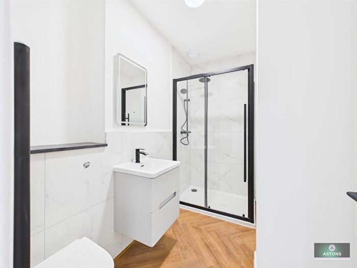 2 Bedroom Apartment To Rent In High Street, Crawley, RH10