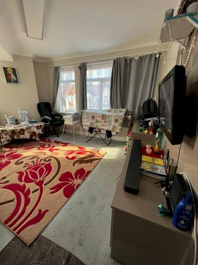 1 Bedroom Flat To Rent In Spring Grove Road, Hounslow, TW3