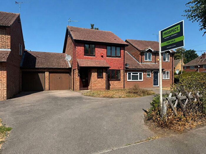3 Bedroom Link Detached House For Sale In Marlborough View, Farnborough, Hampshire, GU14