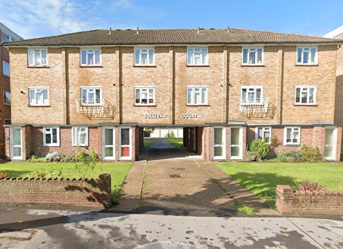 2 Bedroom Flat To Rent In Two Bed Flat In Addiscombe, CR0