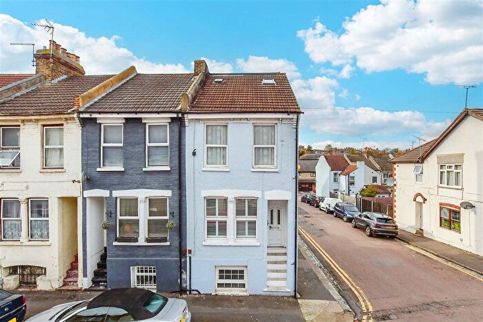 3 Bedroom End Terrace House For Sale In St. Peter Street, Rochester, Kent, ME1