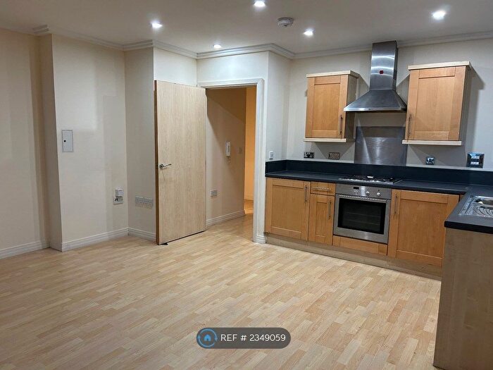 2 Bedroom Flat To Rent In Trentham Court, London, W3