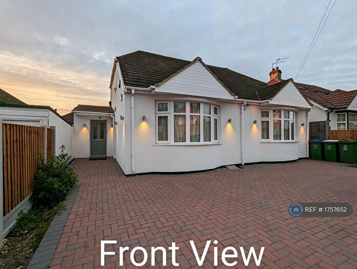 5 Bedroom Bungalow To Rent In Welling, Welling, DA16