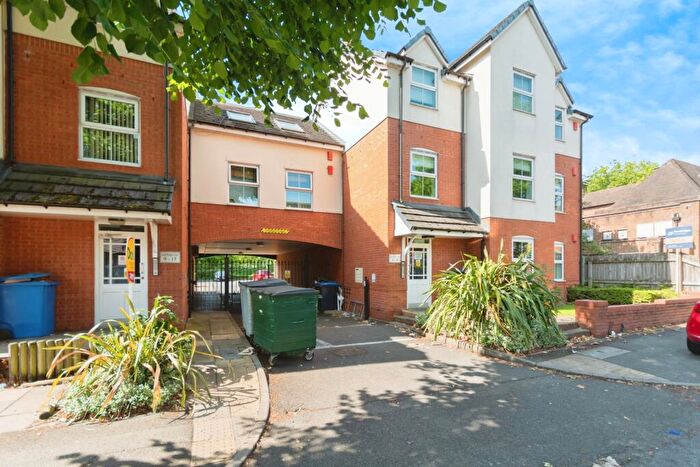2 Bedroom Flat For Sale In The Avenue, Acocks Green, Birmingham, West Midlands, B27