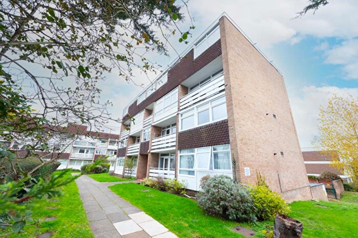 3 Bedroom Apartment To Rent In Woking, Surrey, GU22