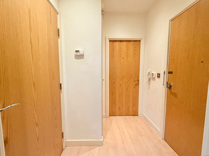 1 Bedroom Apartment For Sale In Willow Gardens, Gorcott Lane, Dickens Heath, B90