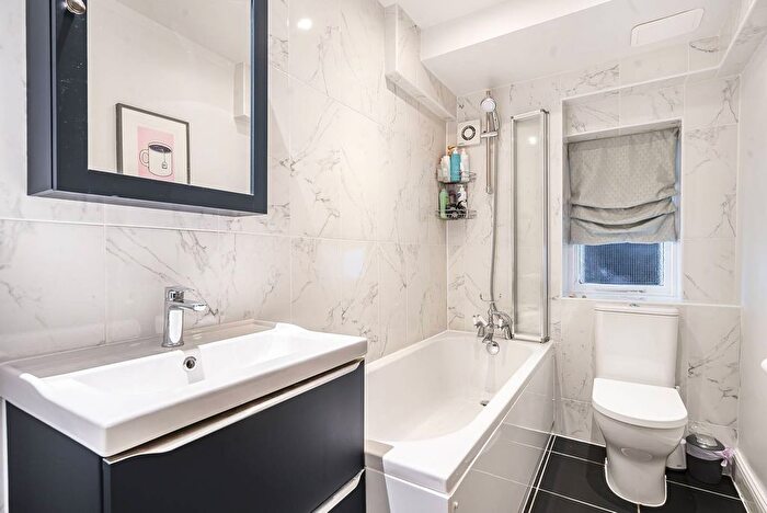 3 Bedroom Flat To Rent In Kingsgate Road, West Hampstead, London, NW6
