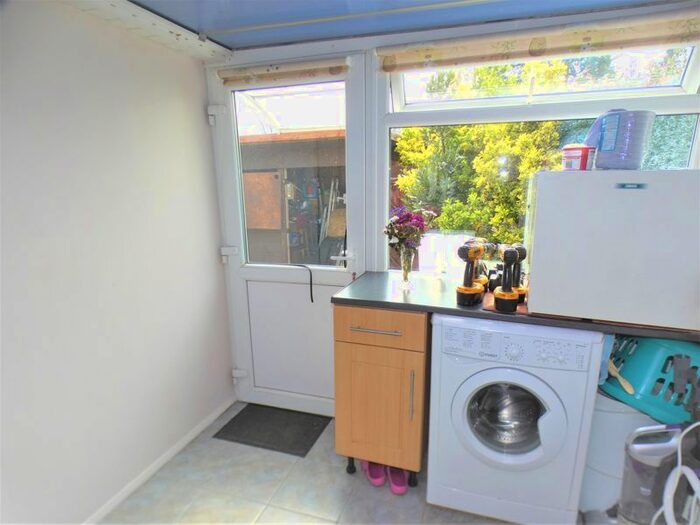 2 Bedroom Detached Bungalow For Sale In Bridge Close, Bursledon, Southampton, SO31