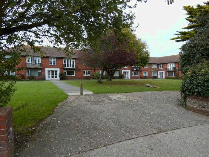 2 Bedroom Flat To Rent In Meadow Way, Littlehampton BN17