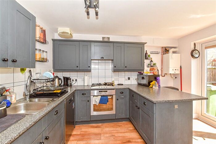 4 Bedroom End Of Terrace House For Sale In Jackwood Way, Tunbridge Wells, Kent, TN1