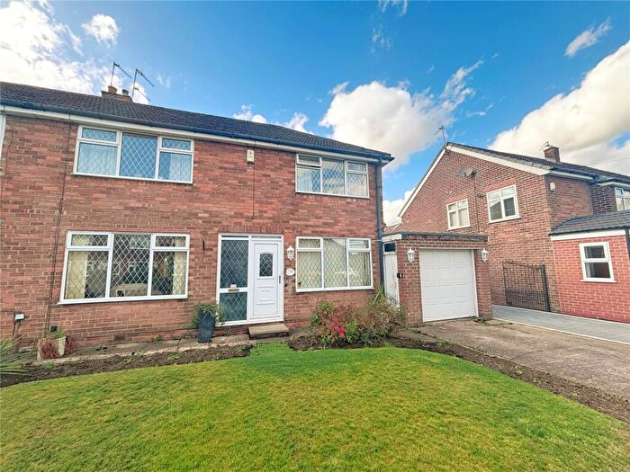 3 Bedroom Semi-Detached House For Sale In Warwick Road, Alkrington, Middleton, Manchester, M24