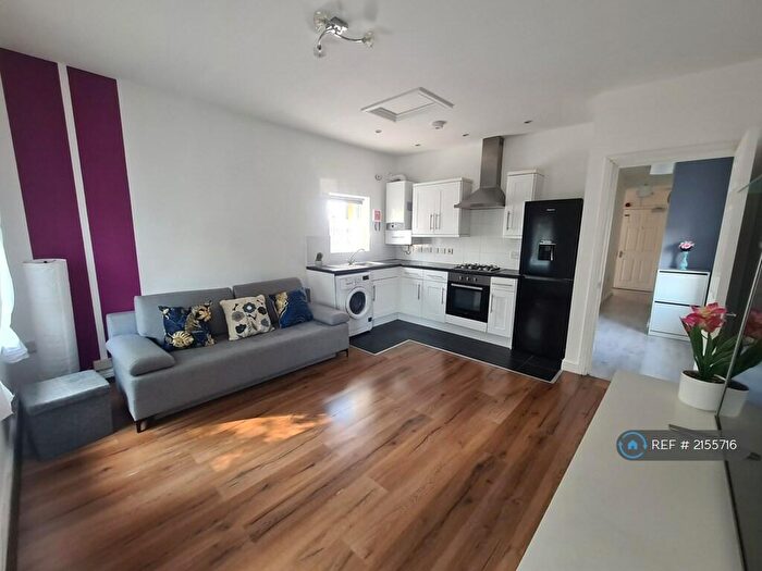 2 Bedroom Flat To Rent In Maple House, Redditch, B98