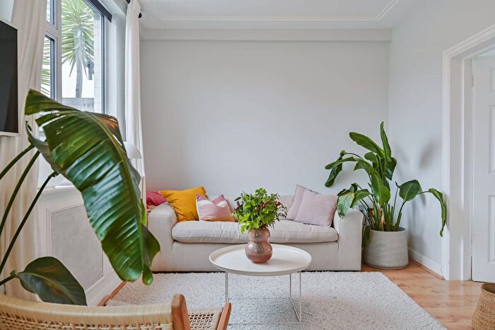 1 Bedroom Flat To Rent In Hallam Court, Hallam Street, Marylebone, London, W1W