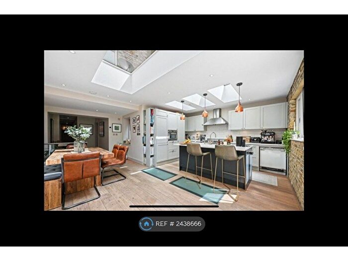 3 Bedroom Flat To Rent In Sutherland Avenue, London, W9