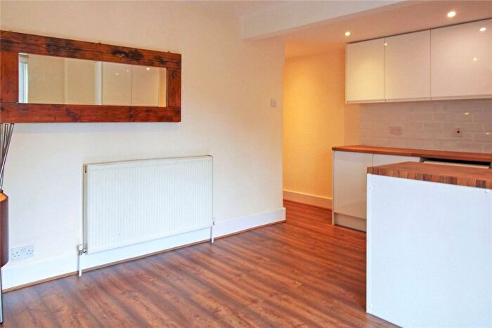 2 Bedroom Flat For Sale In Charlton Church Lane, Charlton, SE7
