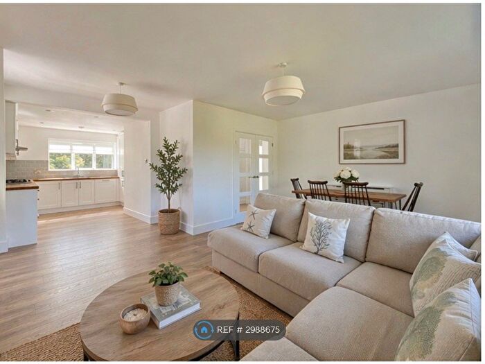 3 Bedroom Flat To Rent In Clarendon Court, Bournemouth, BH4