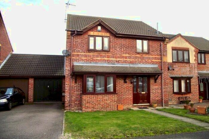 3 Bedroom Property To Rent In Sweetlands Corner, Milton Keynes, MK7