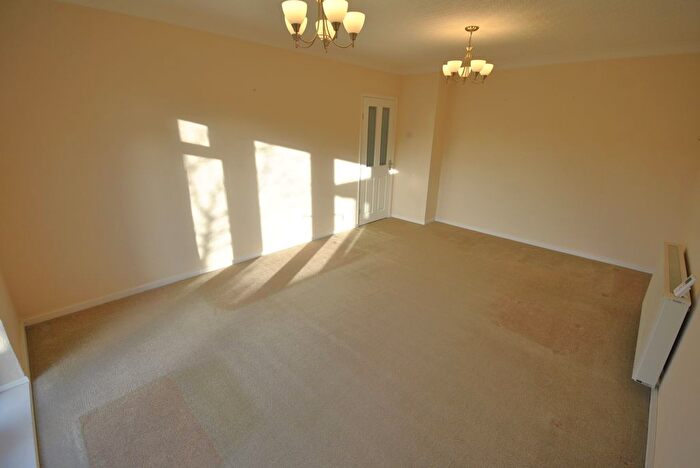 2 Bedroom Semi-Detached Bungalow For Sale In Sturton Close, Bessacarr, Doncaster, DN4