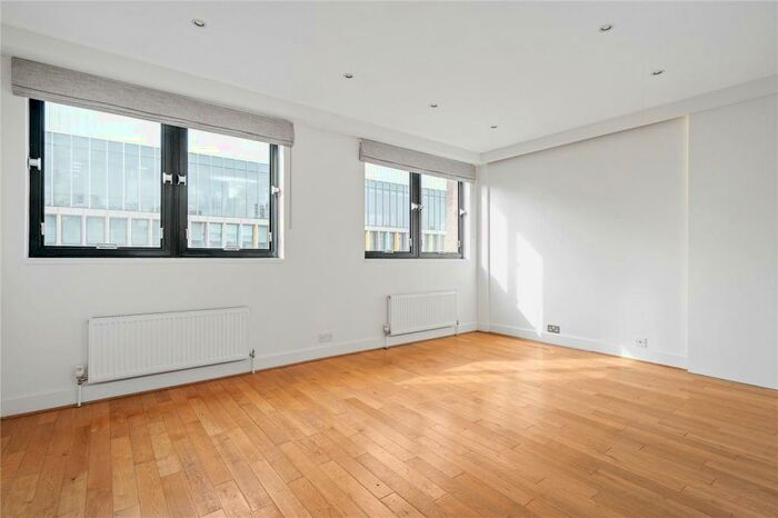 2 Bedroom Apartment To Rent In Long Lane, Barbican, London, EC1A