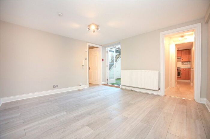 1 Bedroom Flat To Rent In London Road, Cheltenham, Gloucestershire, GL52