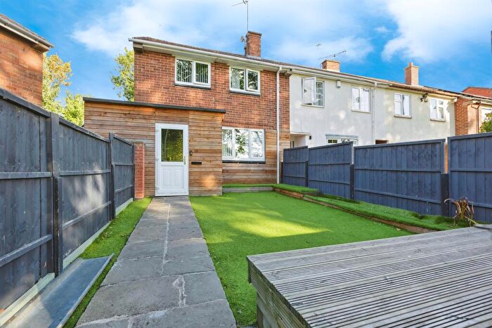6 Bedroom End Of Terrace House For Sale In Brocklesby Way, Leicester, LE5