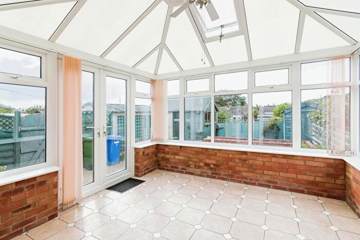 2 Bedroom Detached Bungalow For Sale In Hadleigh Drive, Lowestoft, NR32