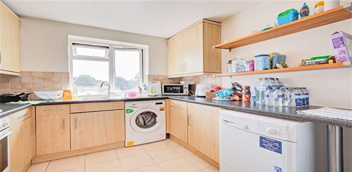 4 Bedroom Flat To Rent In Stanley Gardens, London, NW2